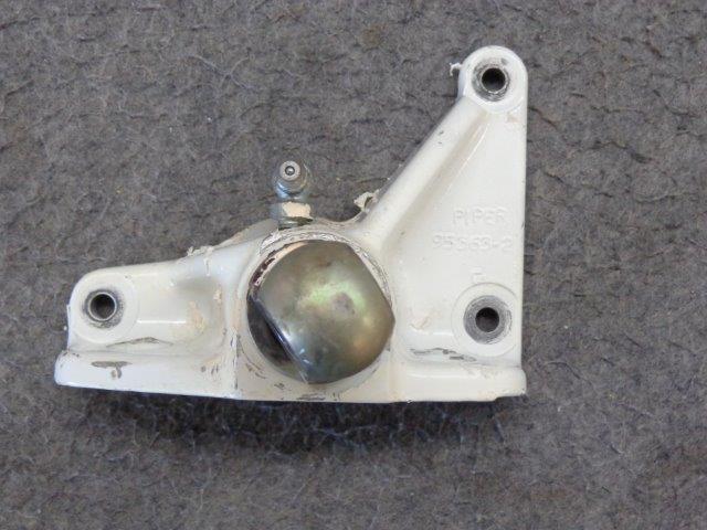 Piper pa28r-200 bracket assy  p/n 95643-006