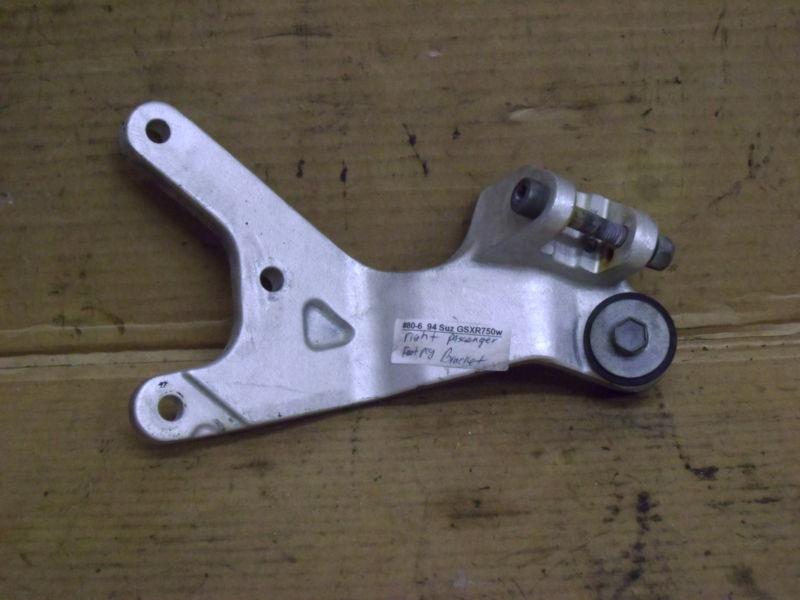 94 suzuki gsxr750w - right rear footpeg bracket 