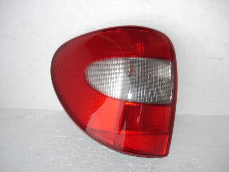 Town & country chryslr  voyager 01-05 left/driver side tail light euro-typ