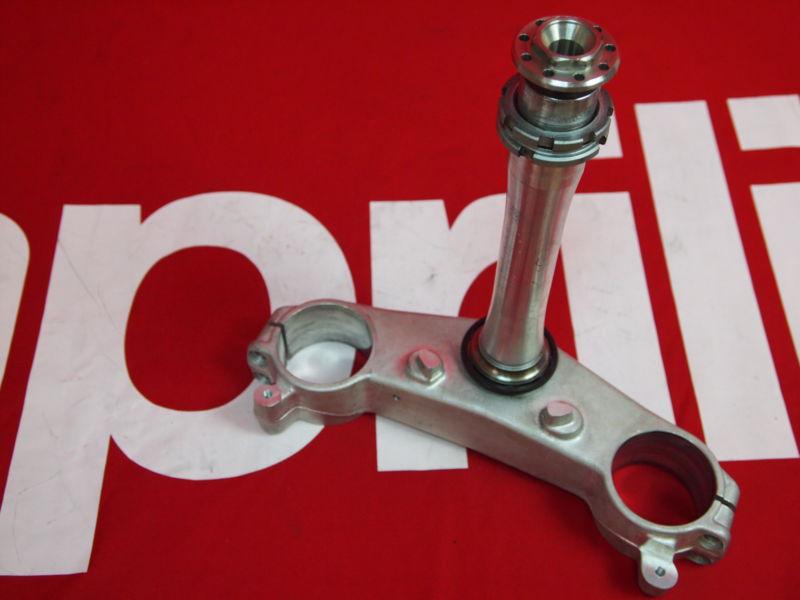 2008 aprilia tuono lower triple clamp