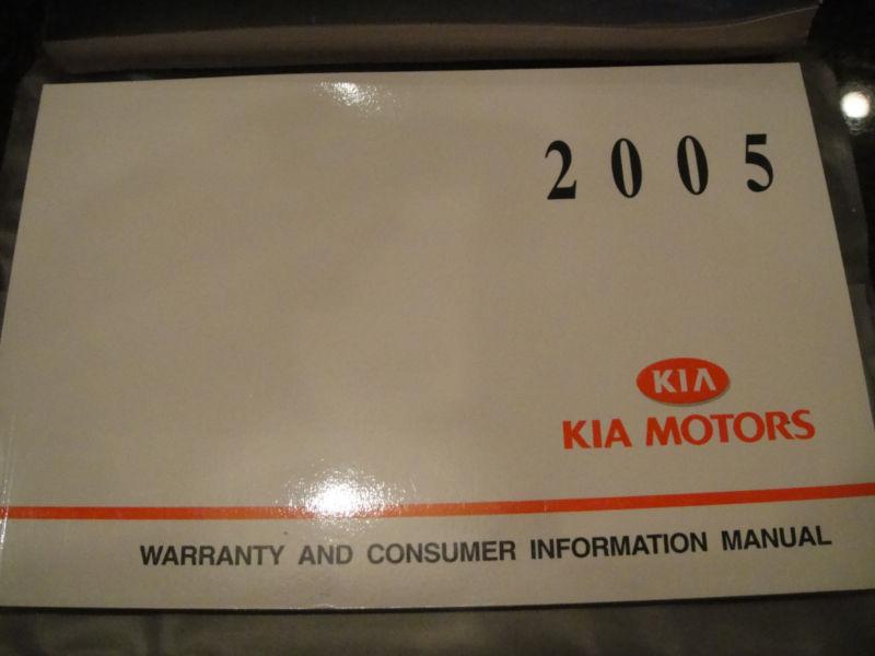 2005 kia sedona mini-van complete  owners manual  set  w/case