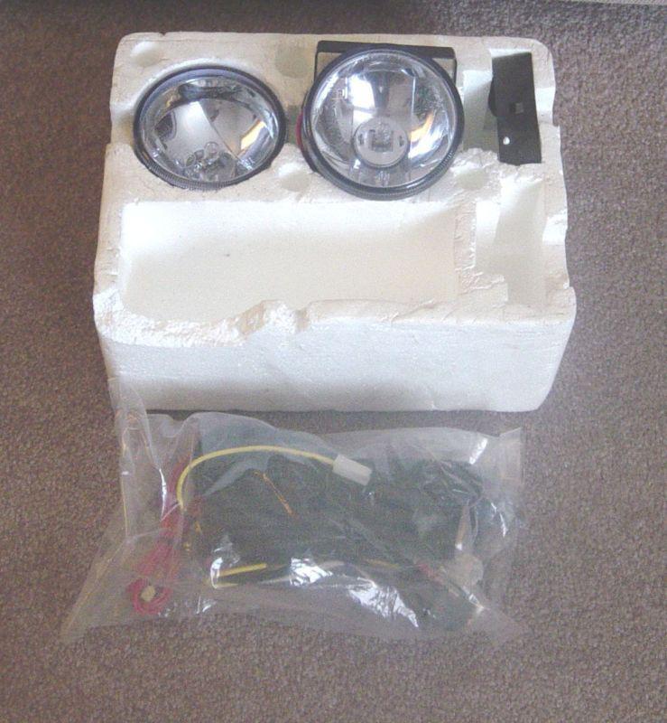 Universal crystal clear 3.5 fog light kit set  2002 / 2005 pontiac formula  new 