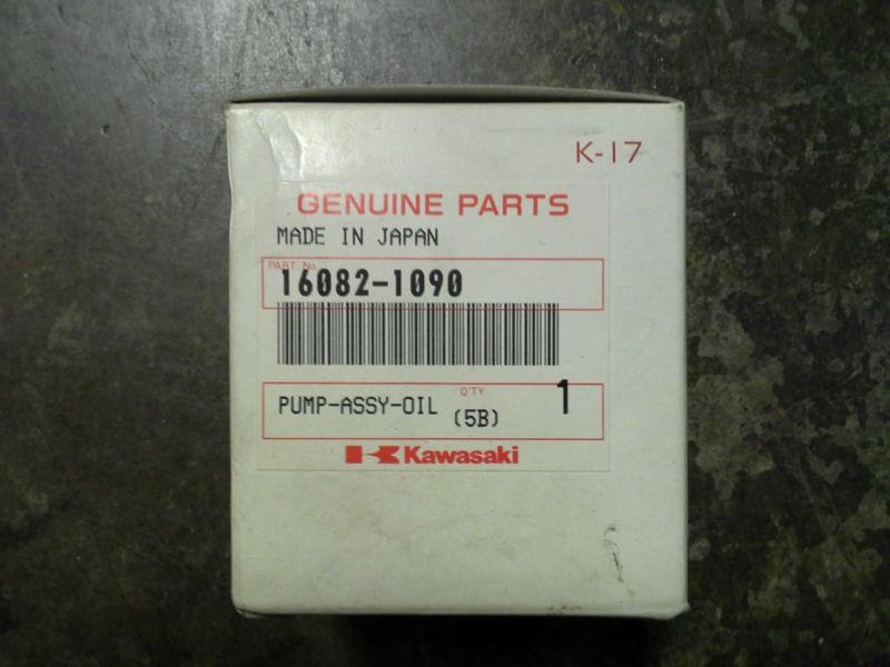 Kawasaki 16082-1090 pump-assy-oil 