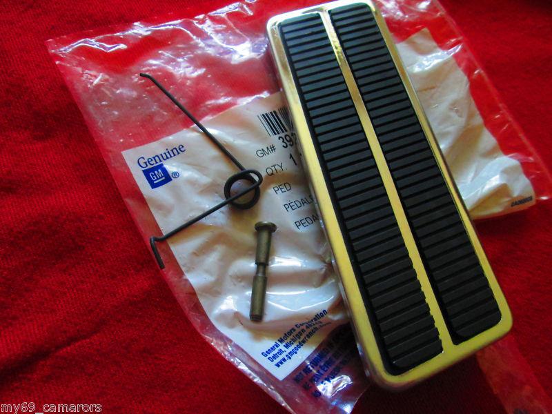 Nos gm gas pedal / trim set w/ pin & pull back spring 1967-1981 & others ! 