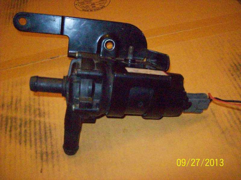 Used inner cooler pump with mount bracket  mustang 2004 2003 mustang  cobra