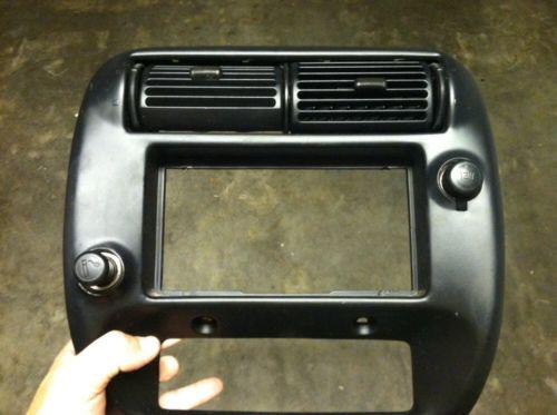 95-05 ford ranger / mazda b-series -radio / center dash bezel with vents 12v cig