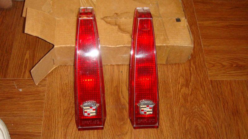 1980-1985 cadillac eldarado biarritz  rear light housing lens no res