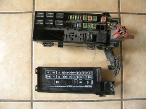 2003 2004 2005 chrysler pt cruiser  main fuse relay box 2.4l oem