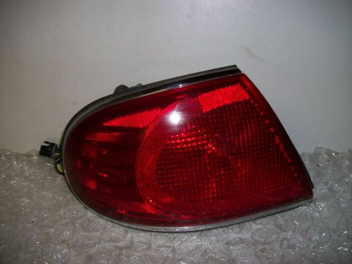 Buick lesabre lh tail light 01 02 03 04 05 2001 2002 2003 2004 2005  nice