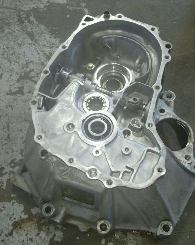 92-95 honda civic ex d16z6 manual transmission bottom transmission casing.