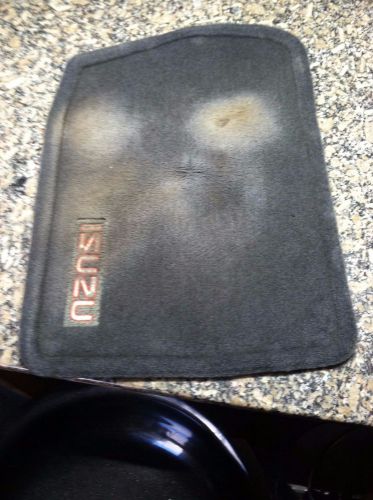 99 00 01 isuzu vehicross left front floor mat oem