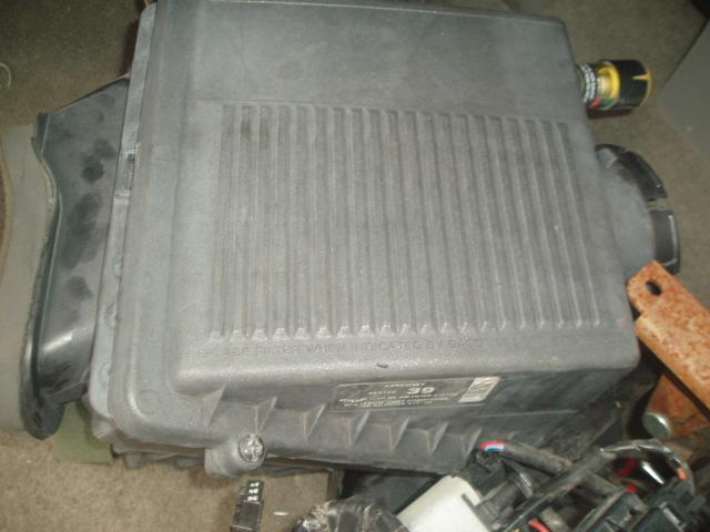 2000 chevrolet truck silverado air box/cleaner 5.3 v8 st# 7701