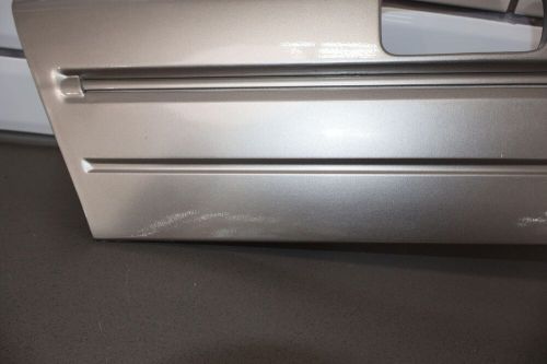 96-97 lexus lx450 rear left exterior quarter panel moulding w/ reflector (beige)