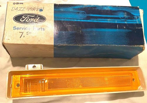 Nos 1974 - 1978 ford mustang front marker light reflector