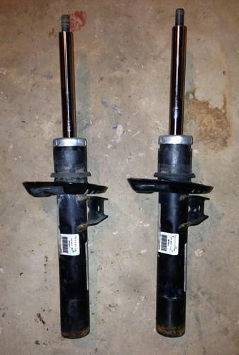 Used pair of front gas shocks volkswagen jetta 2005-2006, 1t0413031dh