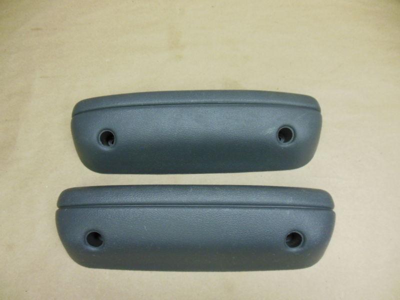 89-95 toyota pick up truck arm rests l&r gray