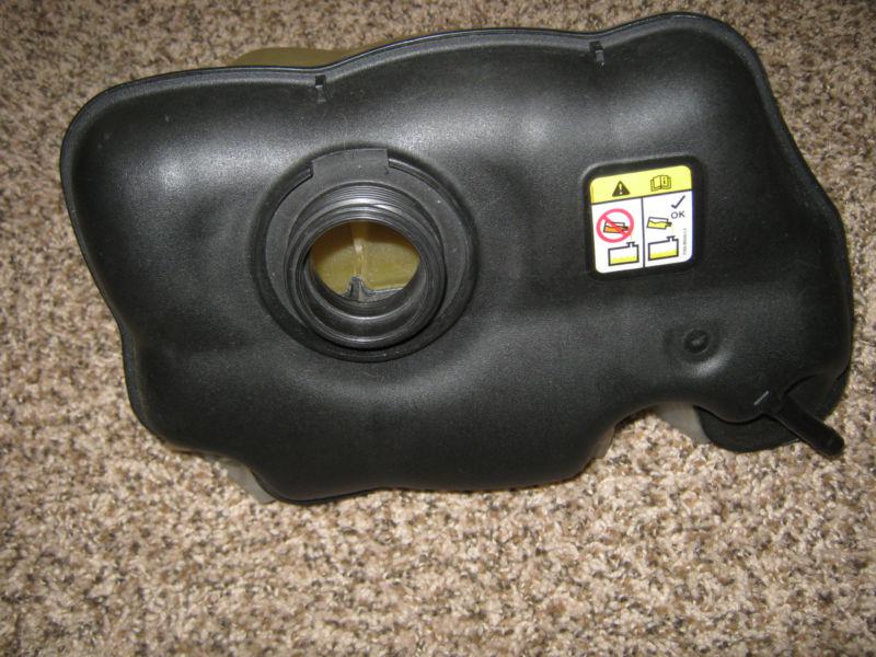 4r33-8a080-ae 05 ford mustang coolant overflow bottle