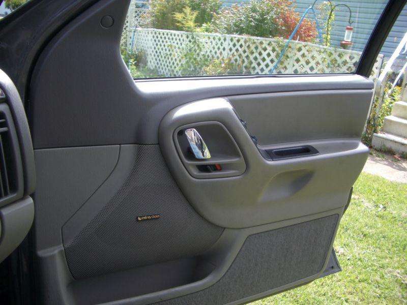 1999-2004 jeep grand cherokee larado righeside front inter door panel