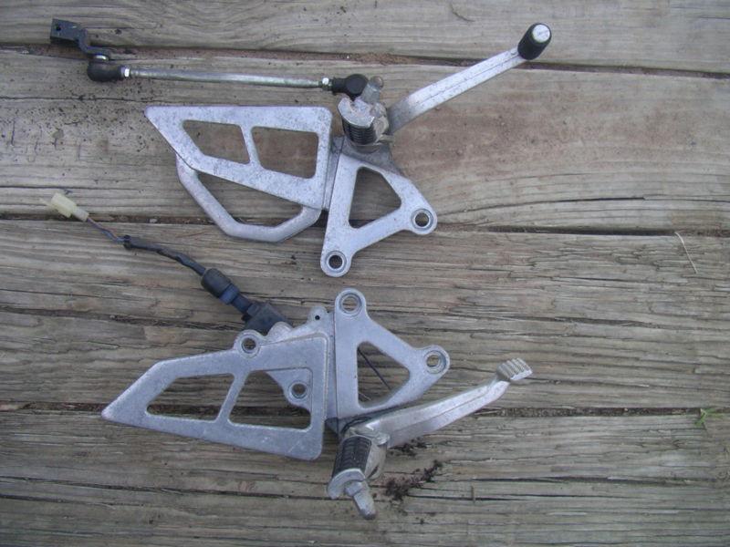 1995 kawasaki zx6 right and left foot peg w/ rear brake pedal and shilfter