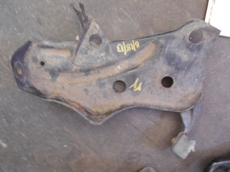 1992-1995 toyota 4runner right rear bumper bracket. yota yard.