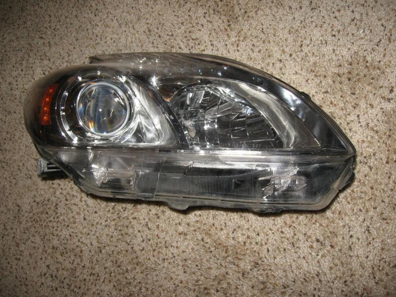 Toyota prius right headlight headlamp 