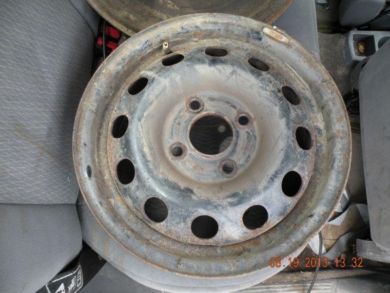 2001  focus wheel 14x5-1/2 steel a little rusty 196804