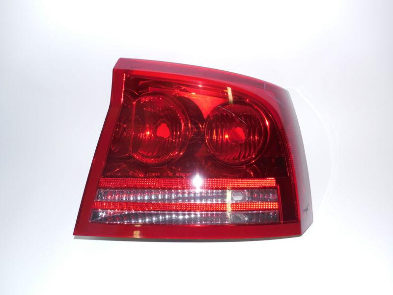 06 07 08 dodge charger oem right tail light nice!