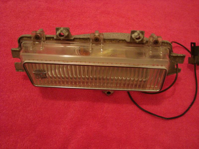 1968 cadillac left turn signal/cornering light good original( driver quality )