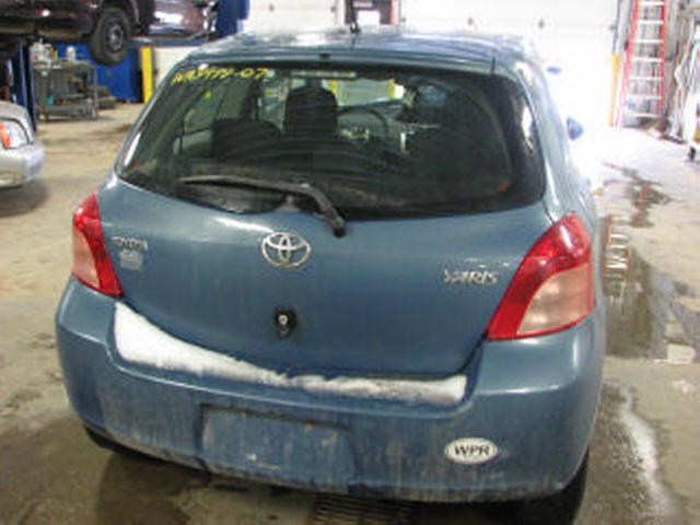 2007 toyota yaris tail lamp light right