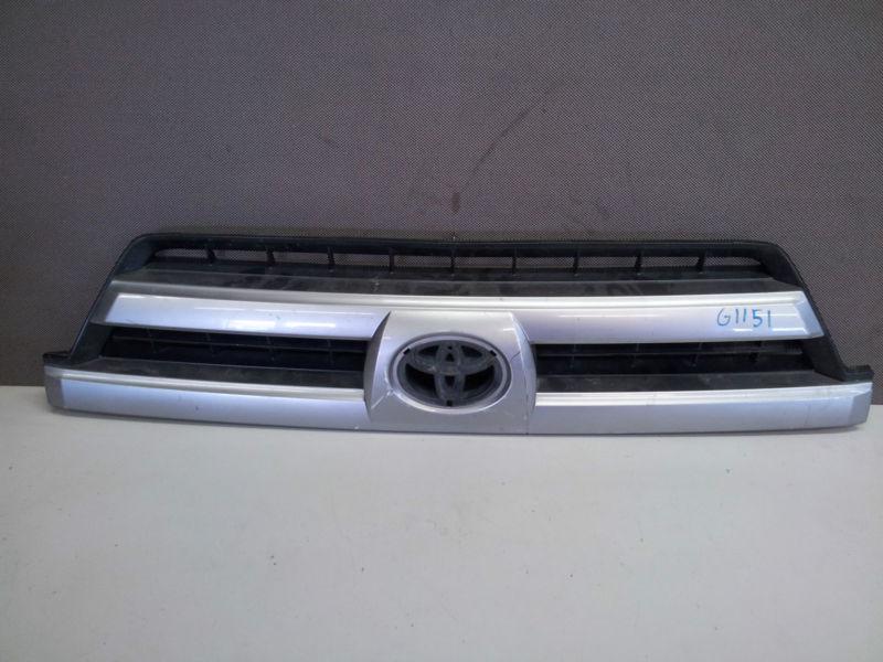 2003-2005 toyota 4runner front upper radiator grille 53111-35600