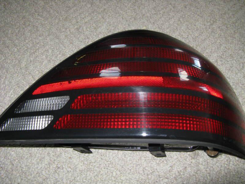 99 00 pontiac grand am se passenger rear brake tail light 2001   oem