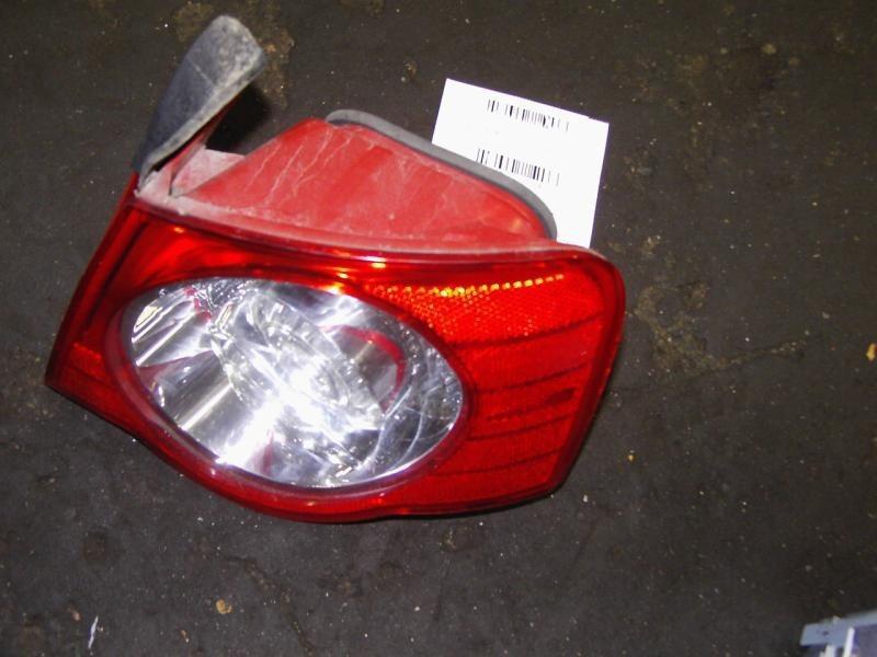 06 07 08 passat r. tail light sdn qtr mtd thru vin 050000