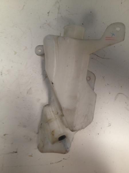 02 03 04 jaguar x type wash reservoir assy lower w/o headlamp washers