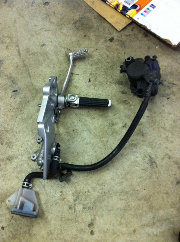 2003 sv650 front right rearset rear brake system sv 650 sv650s 03 04 05 peg set