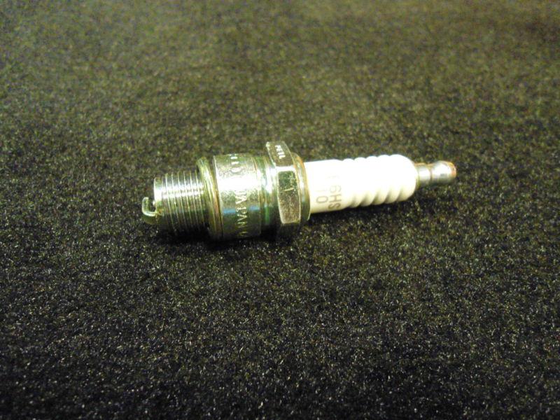 Case of 200 (20 packs of 10) traditional spark plug b6hs-10 ngk (1052) engine 4