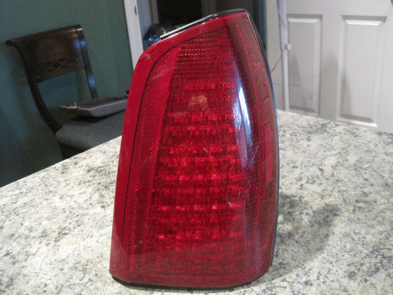 2000-2005 cadillac deville  right tail light assembly