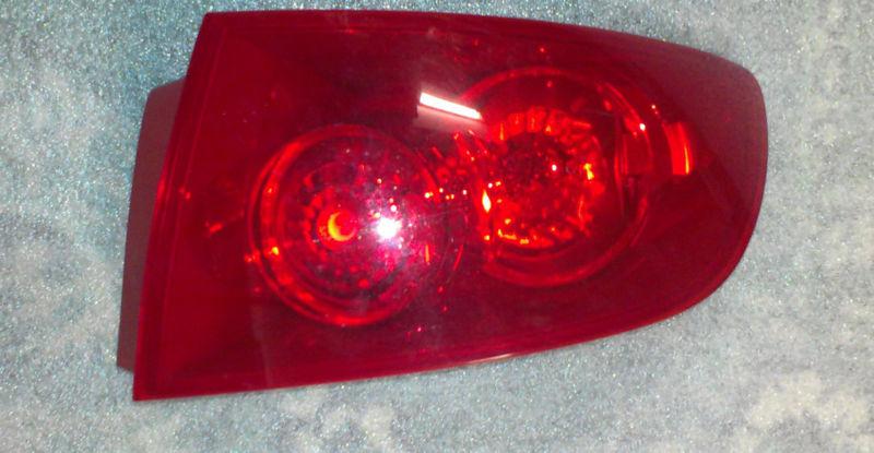 2006 mazda 3 right taillight oem with bulbs