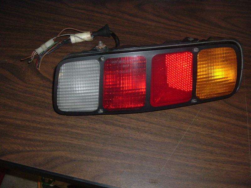 78 79 80 81 82 83 84 85 86 porsche 928 r. tail light 