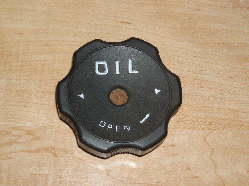 Mitsubishi galant oil filler cap  free s/h 1999-03