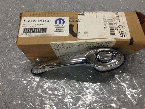 Pt cruiser left front door handle oem ***new*** chrome no reserve 104724915ae