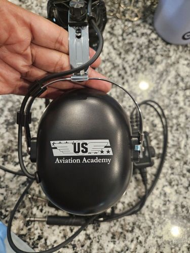 Very gently used&#034; aviation pilot headset