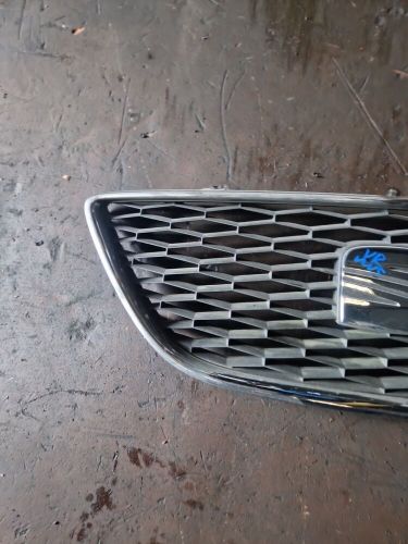 Seat exeo front upper radiator grill 3r0853654a 2008-2012 (su)