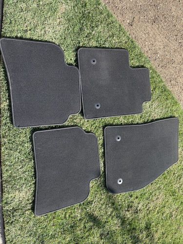 Oem gm 2019-2023 cadillac xt4 jet black front &amp; rear floor mat set 84576326