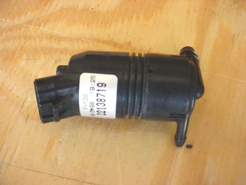  1989 toyota  windshield water pump   #22138719