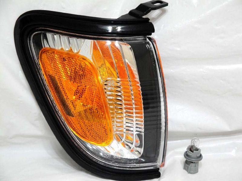 Toyota 01-04 tacoma corner park signal light lamp w/lightbulb black trim r h new