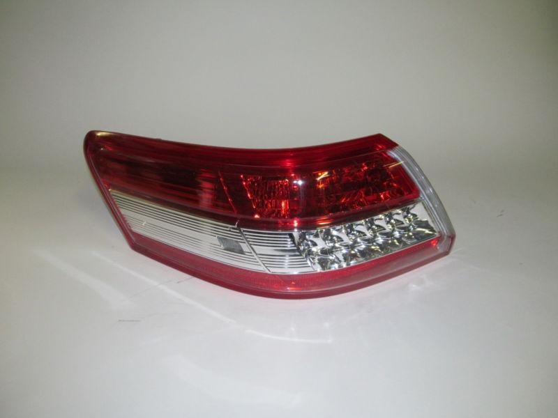 2010 2011 toyota camry oem left tail light nice!