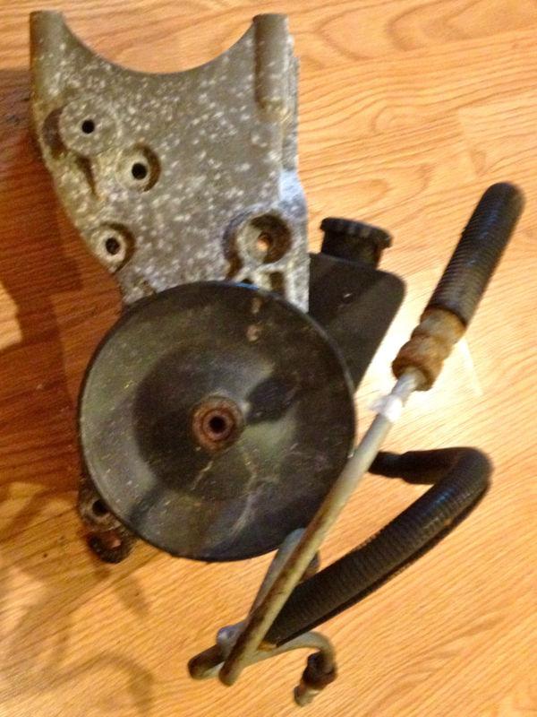 1999 gm suburban 5.7 liter vortec power steering pump and bracket.