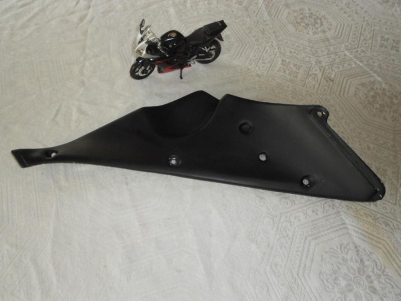 2001 yamaha yzf r1 front inner plastic cover- side right