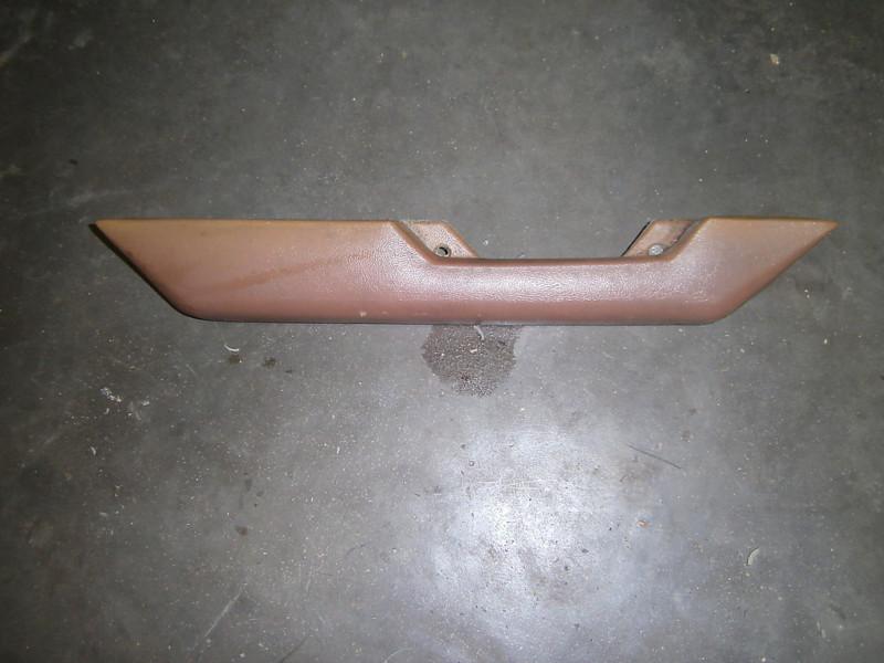 Rh saddle armrest - 81-87 chevy/gmc truck - 81-91 suburban blazer