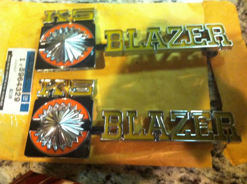 Nos k5 blazer fender emblem mint